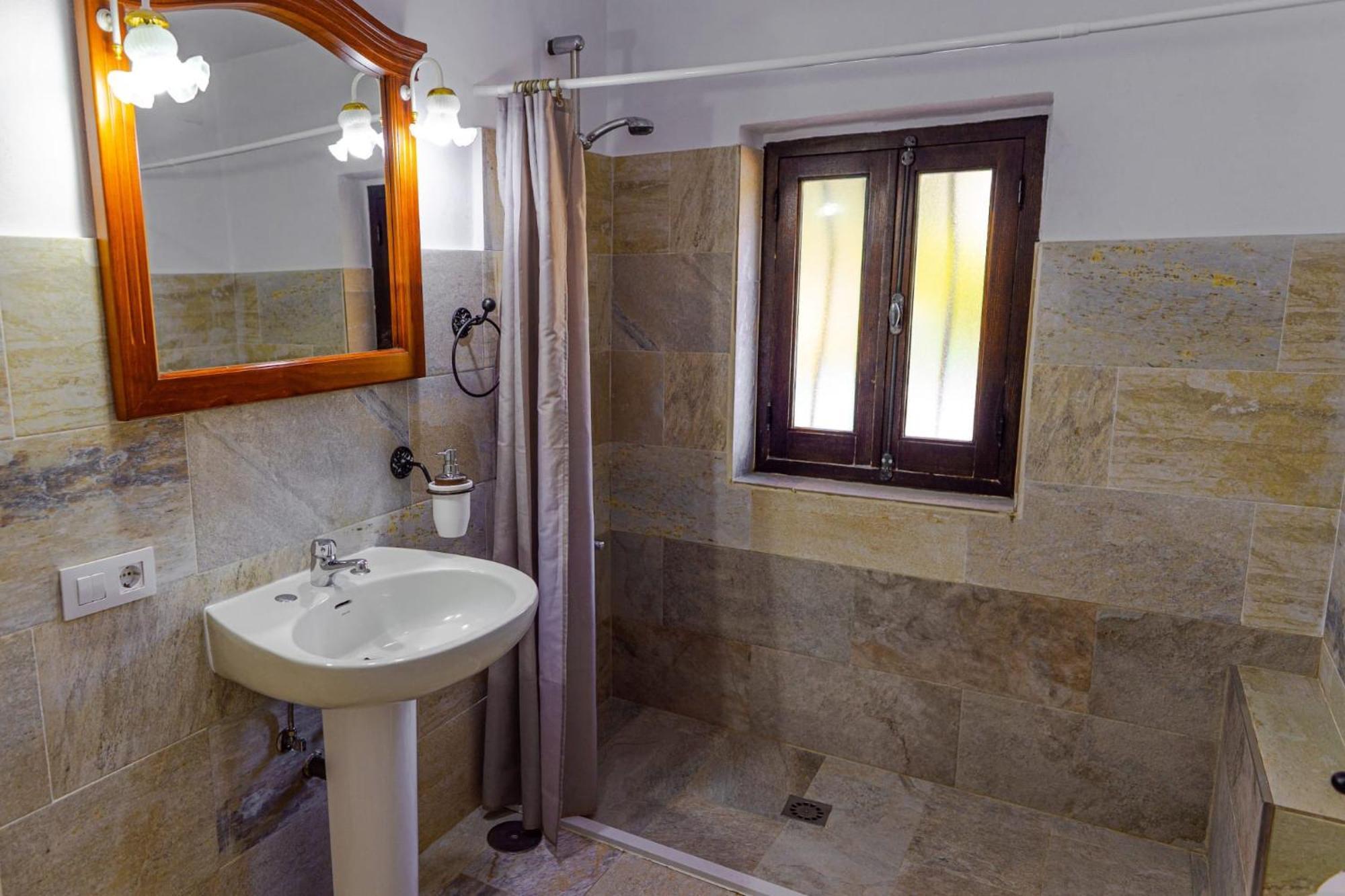 La Fuente De El Nacimiento Guest House Benamahoma Bagian luar foto