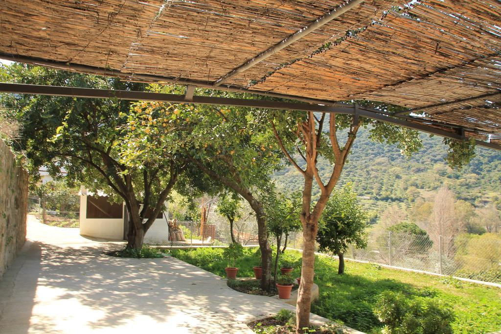 La Fuente De El Nacimiento Guest House Benamahoma Bagian luar foto